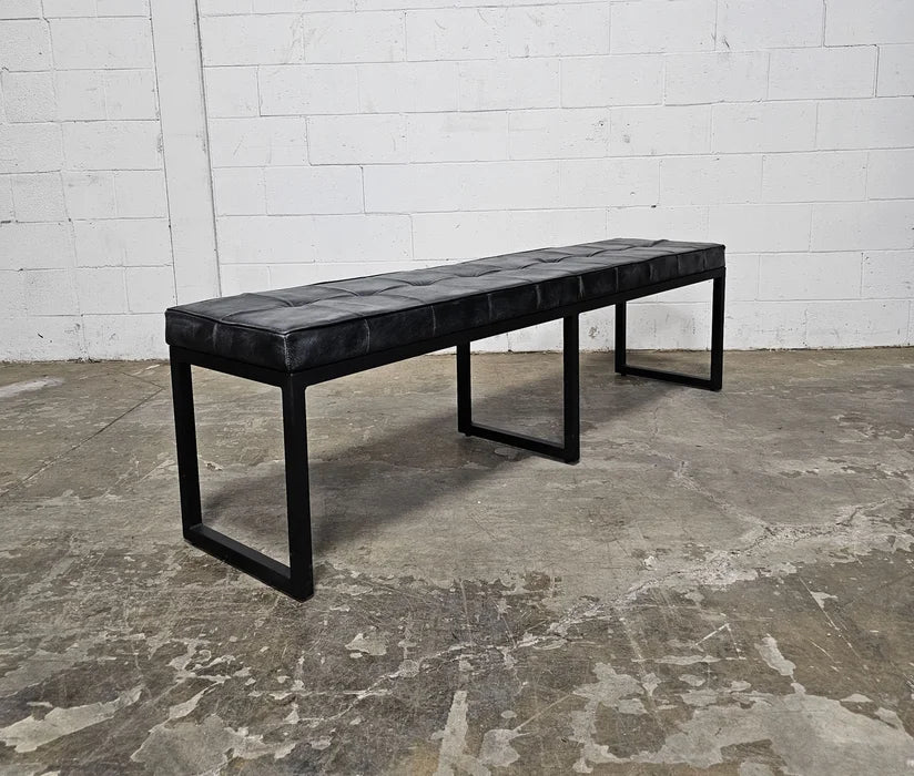 Banc avec assise en cuir véritable noir base en acier noir mat