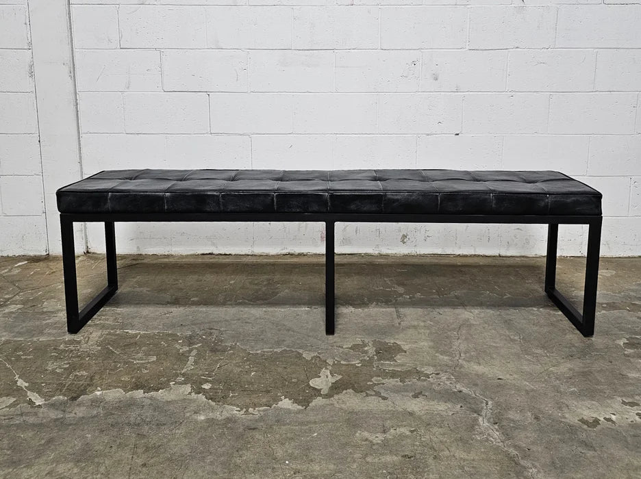 Banc avec assise en cuir véritable noir base en acier noir mat