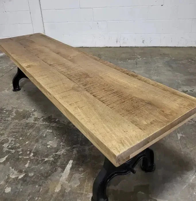 Banc en bois de manguier YORK avec pied en fonte noir Vindus Furniture