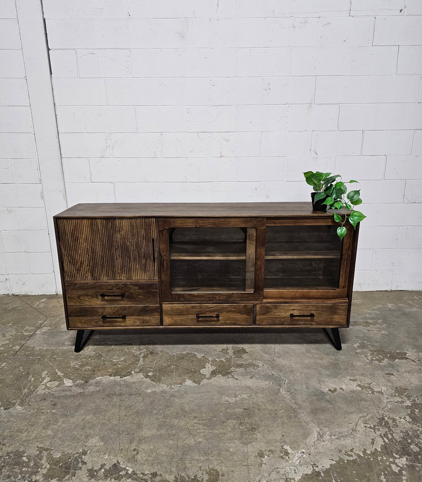 Buffet Arezzo en bois de manguier portes coulissantes vitrées