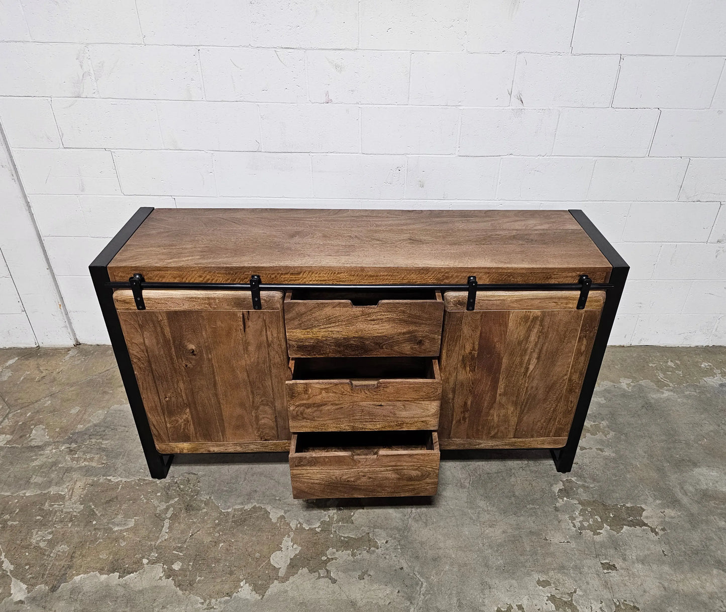 Buffet Avila en bois de manguier portes coulissantes Vindus Furniture