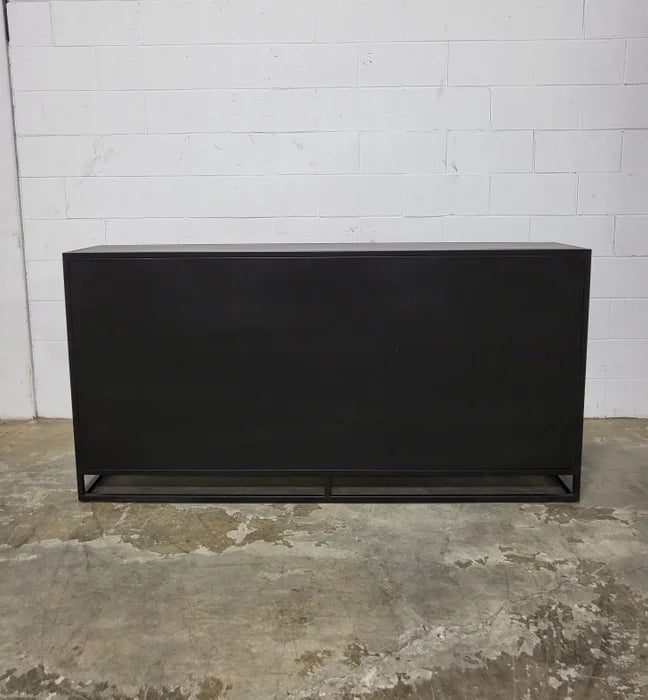 Buffet en bois de manguier et structure d'acier noir
