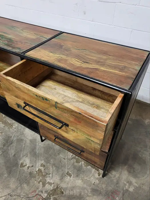 Buffet en bois recyclé avec porte en acier et 3 tiroirs