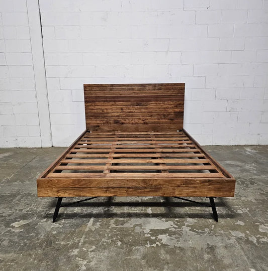 QUEEN bed frame in solid acacia wood (WALNUT)