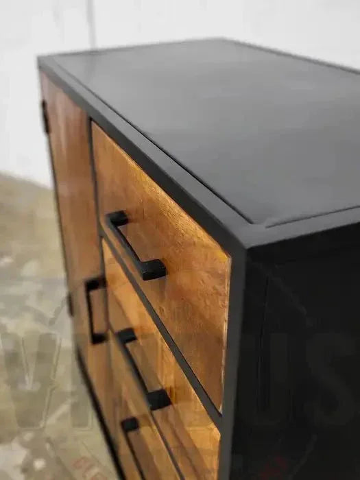 Commode en bois de manguier et structure d'acier noir Vindus Furniture