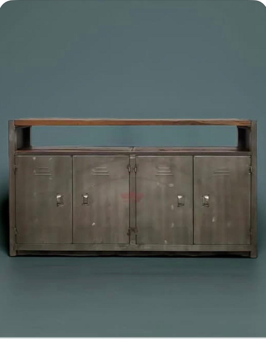 Buffet industriel en bois recyclé et acier brut