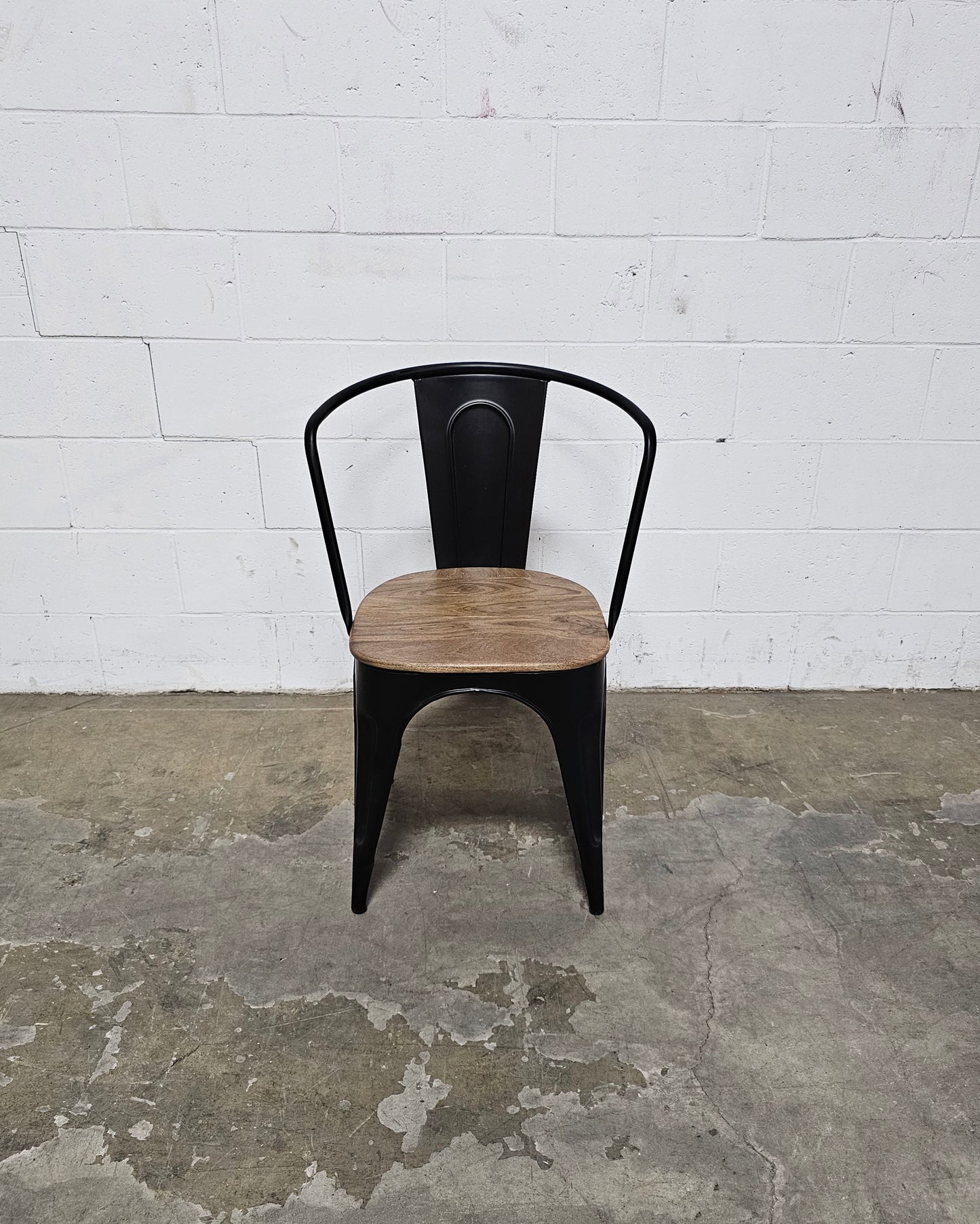 Ensemble de 2 Chaises Industry en acier noir et siège en bois de manguier