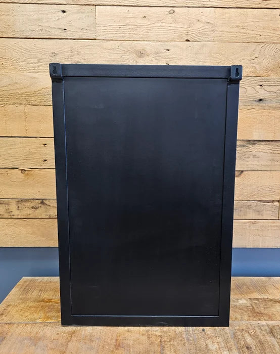 Étagère mural de rangement acier noir porte en grillage