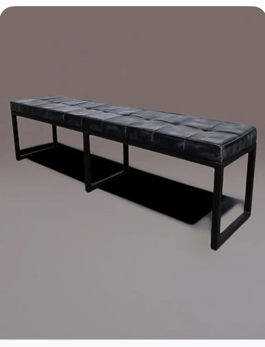 Banc avec assise en cuir véritable noir base en acier noir mat