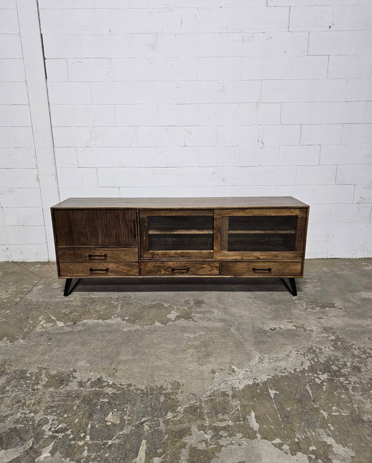 Arezzo TV cabinet in mango wood with sliding glass doors