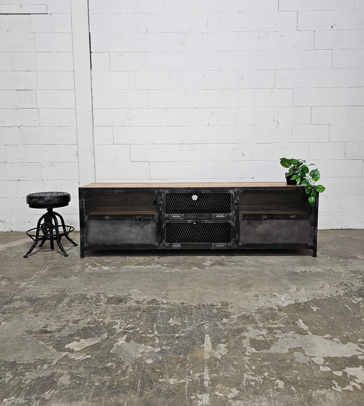 Ibiza TV stand in mango wood and raw steel