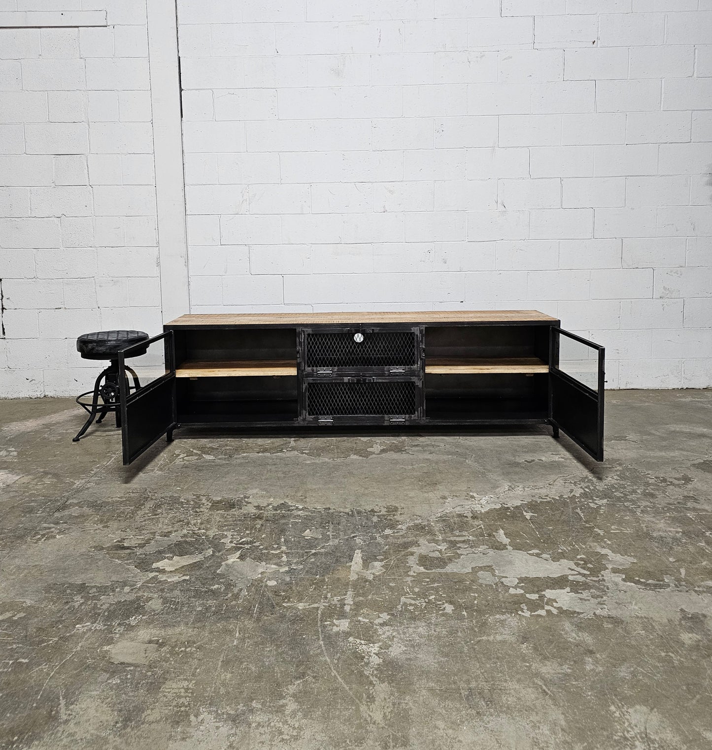 Ibiza TV stand in mango wood and raw steel