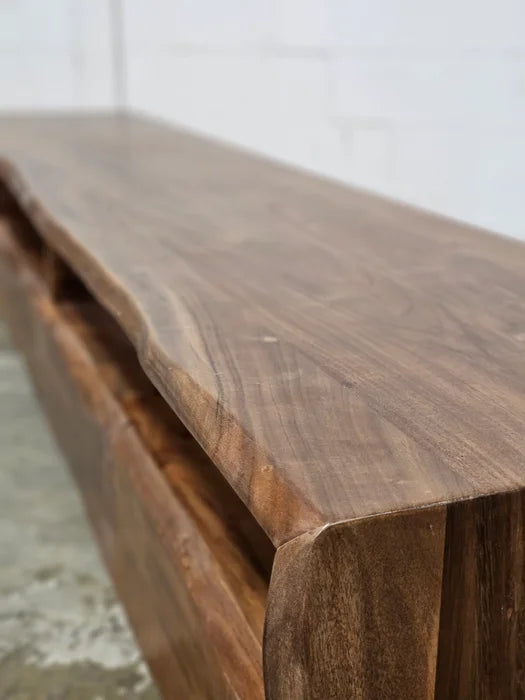 Meuble télé en bois d'Acacia Live Edge (Walnut) avec 4 tiroirs