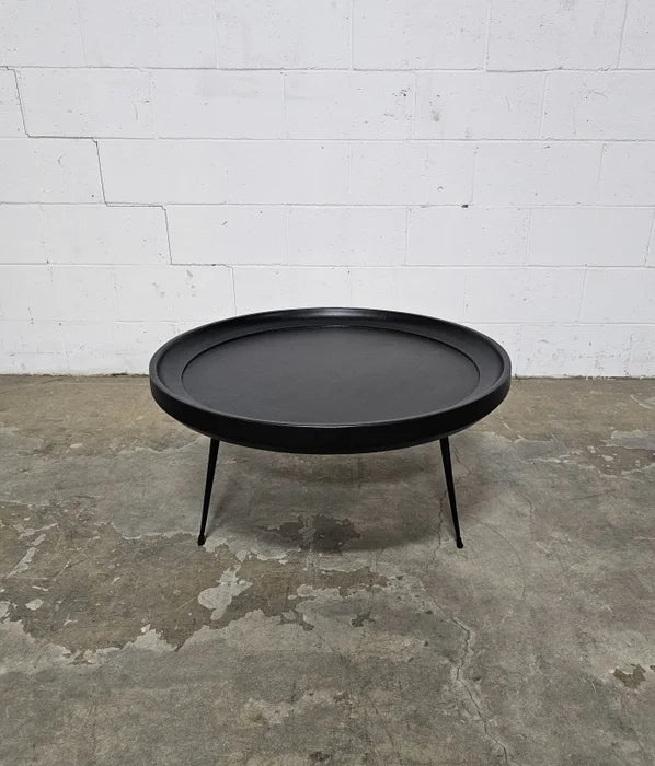 Round coffee table in mango wood with black finish