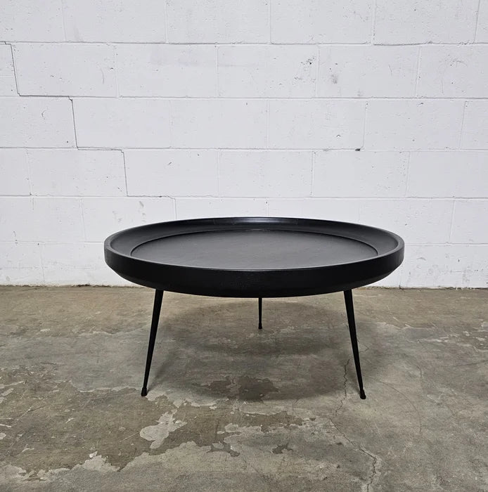 Round coffee table in mango wood with black finish