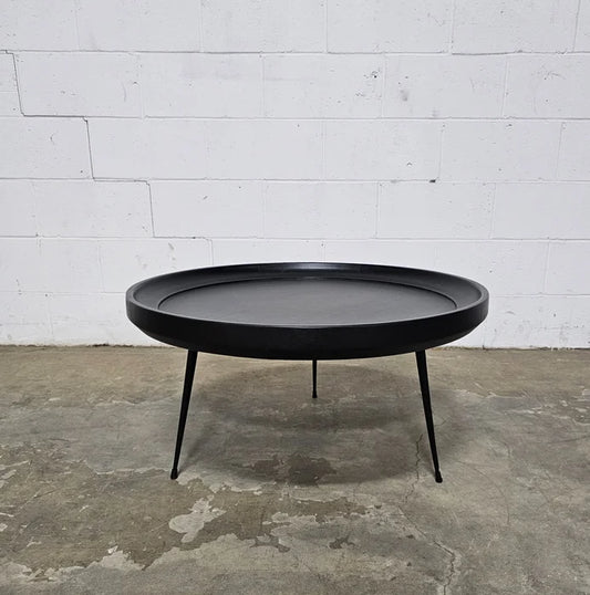 Round coffee table in mango wood with black finish