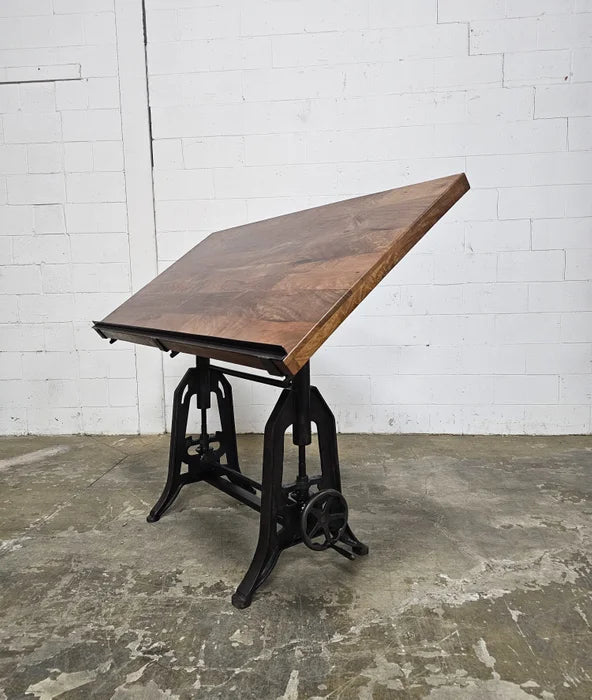 Table à dessin industrielle plateau en manguier et base ajustable en fonte