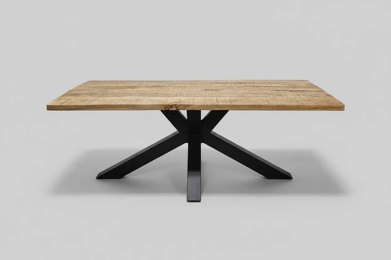 Table à diner patte Spider noir mat avec plateau en bois de manguier Vindus Furniture
