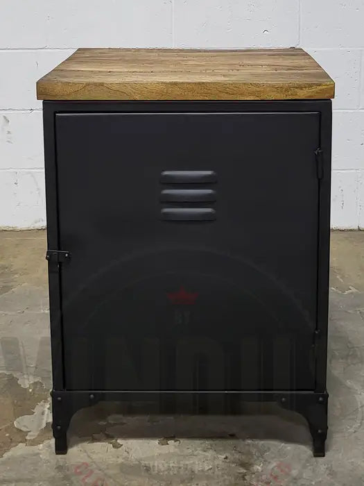 Table d'appoint industrielle en acier noir style casier avec dessus en bois de manguier