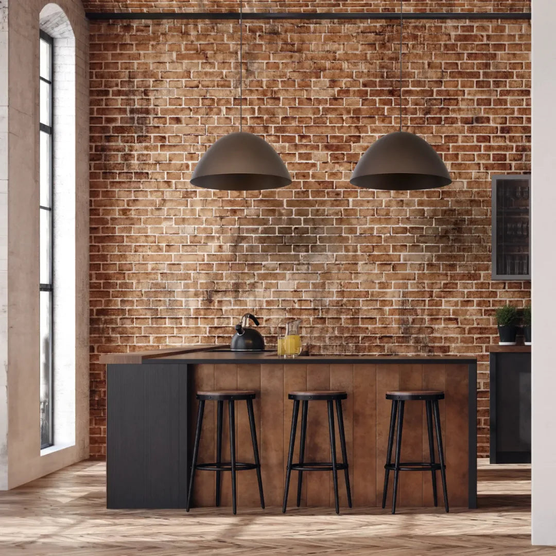 Une photographie d'intérieur présentant une cuisine au style industriel et rustique.