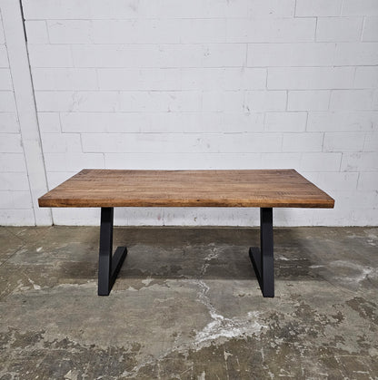 Table ou bureau en bois de manguier et patte en L acier noir