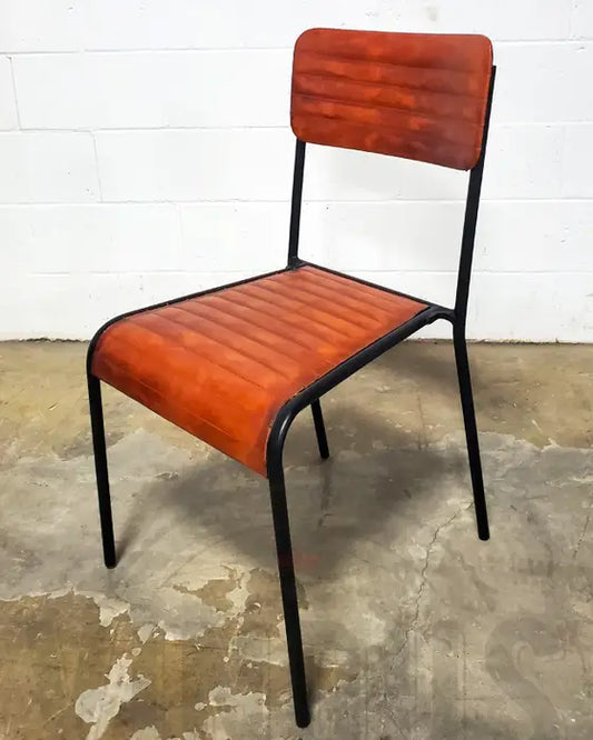 Chaises (4) en cuir empilables base tubulaire noir mat