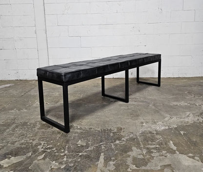 Banc avec assise en cuir véritable noir base en acier noir mat