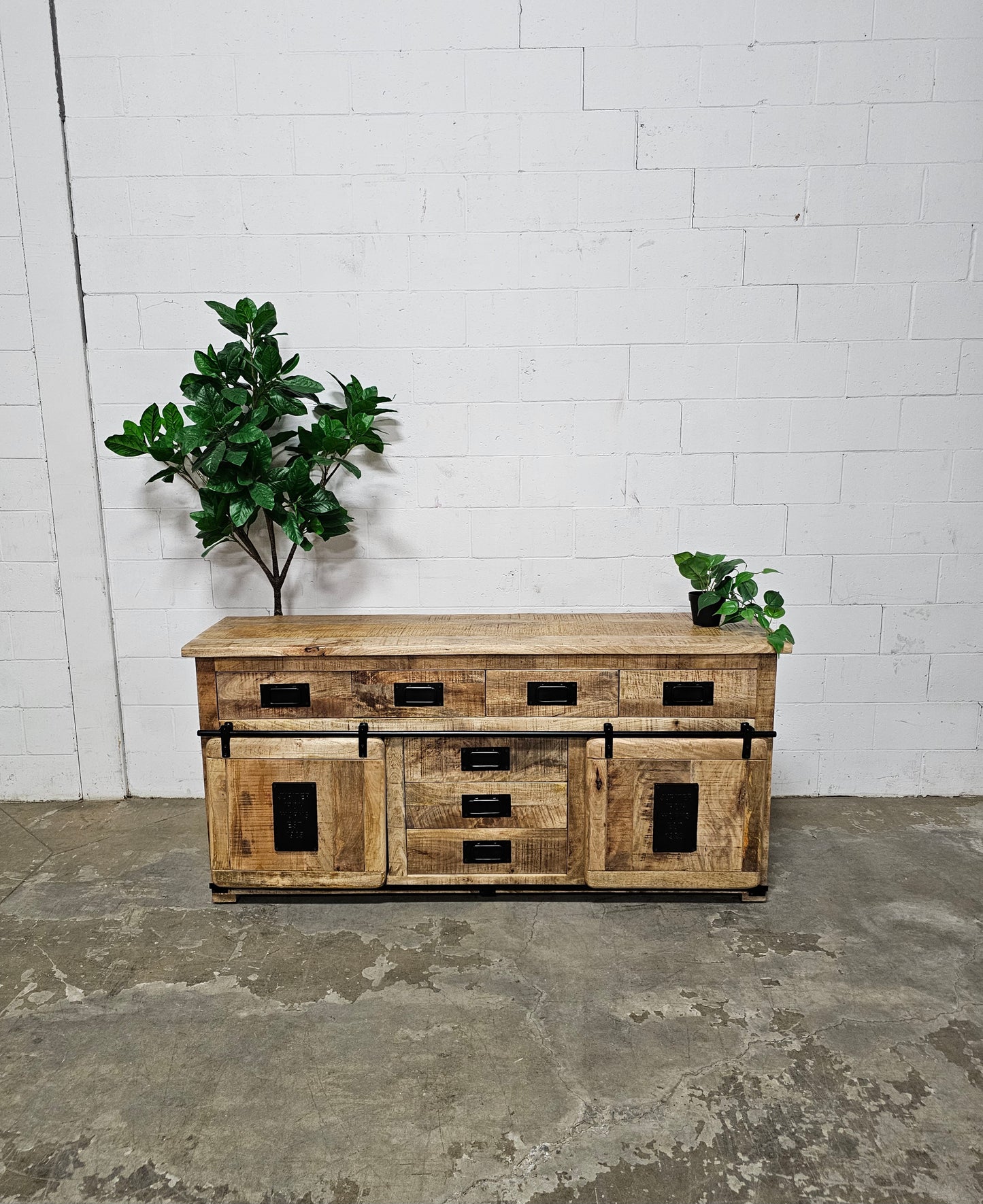 Farmhouse sideboard in raw mango wood with sliding doors and 4 drawers