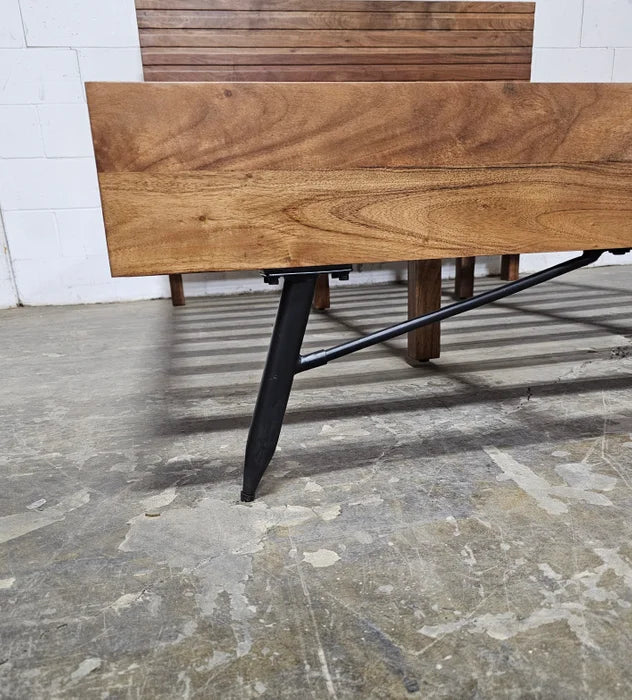 QUEEN bed frame in solid acacia wood (WALNUT)