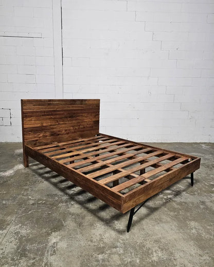 QUEEN bed frame in solid acacia wood (WALNUT)