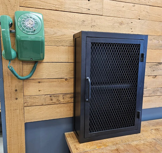 Étagère mural de rangement acier noir porte en grillage