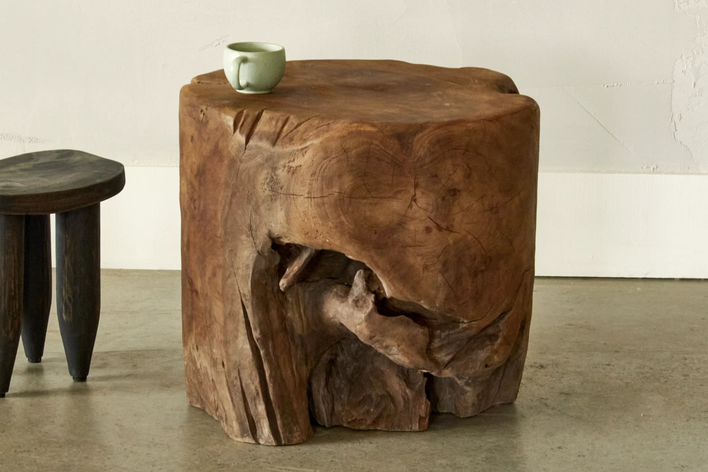 Table d’appoint erosion - teck ancien