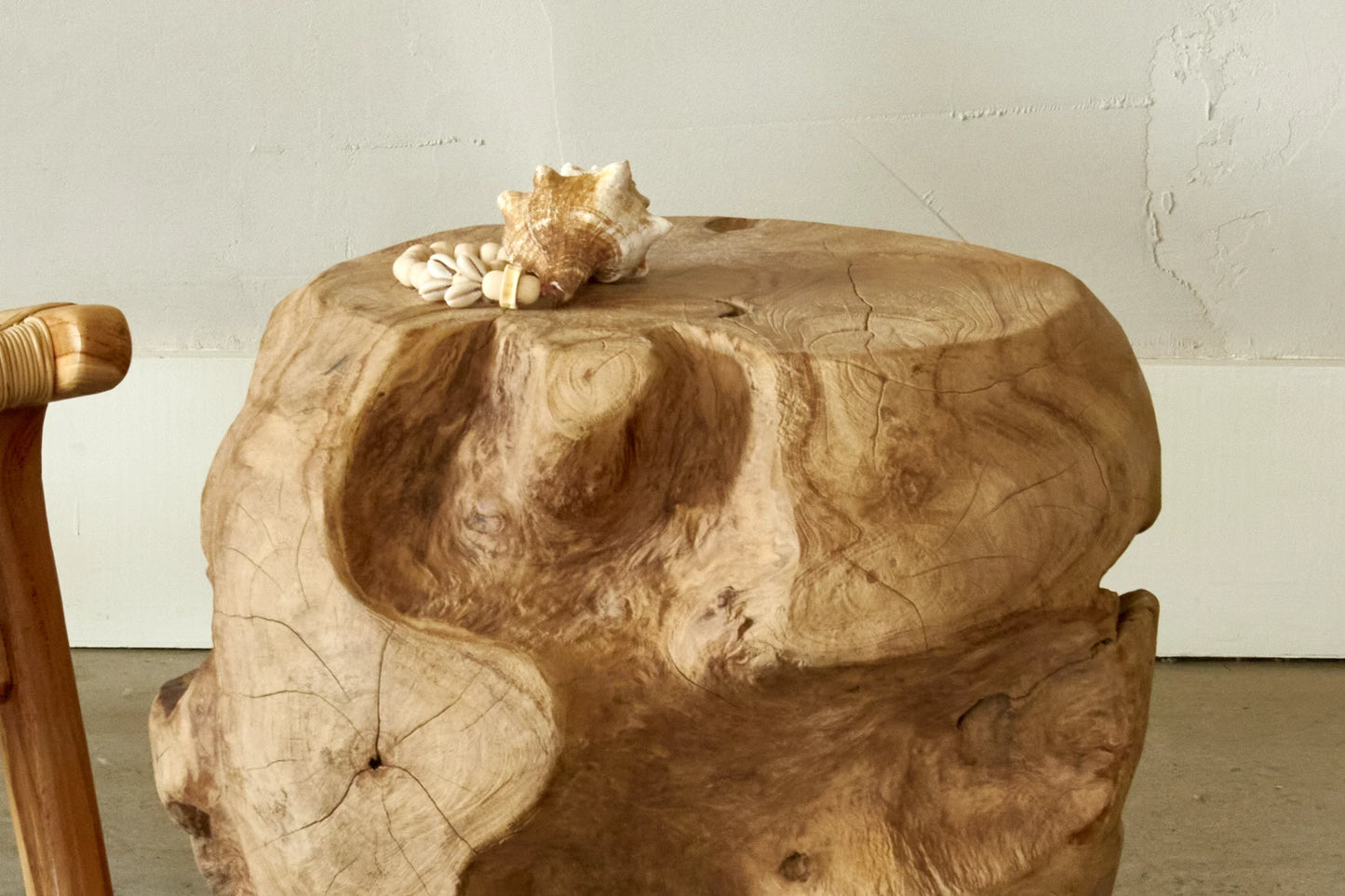 Table d’appoint erosion - teck ancien