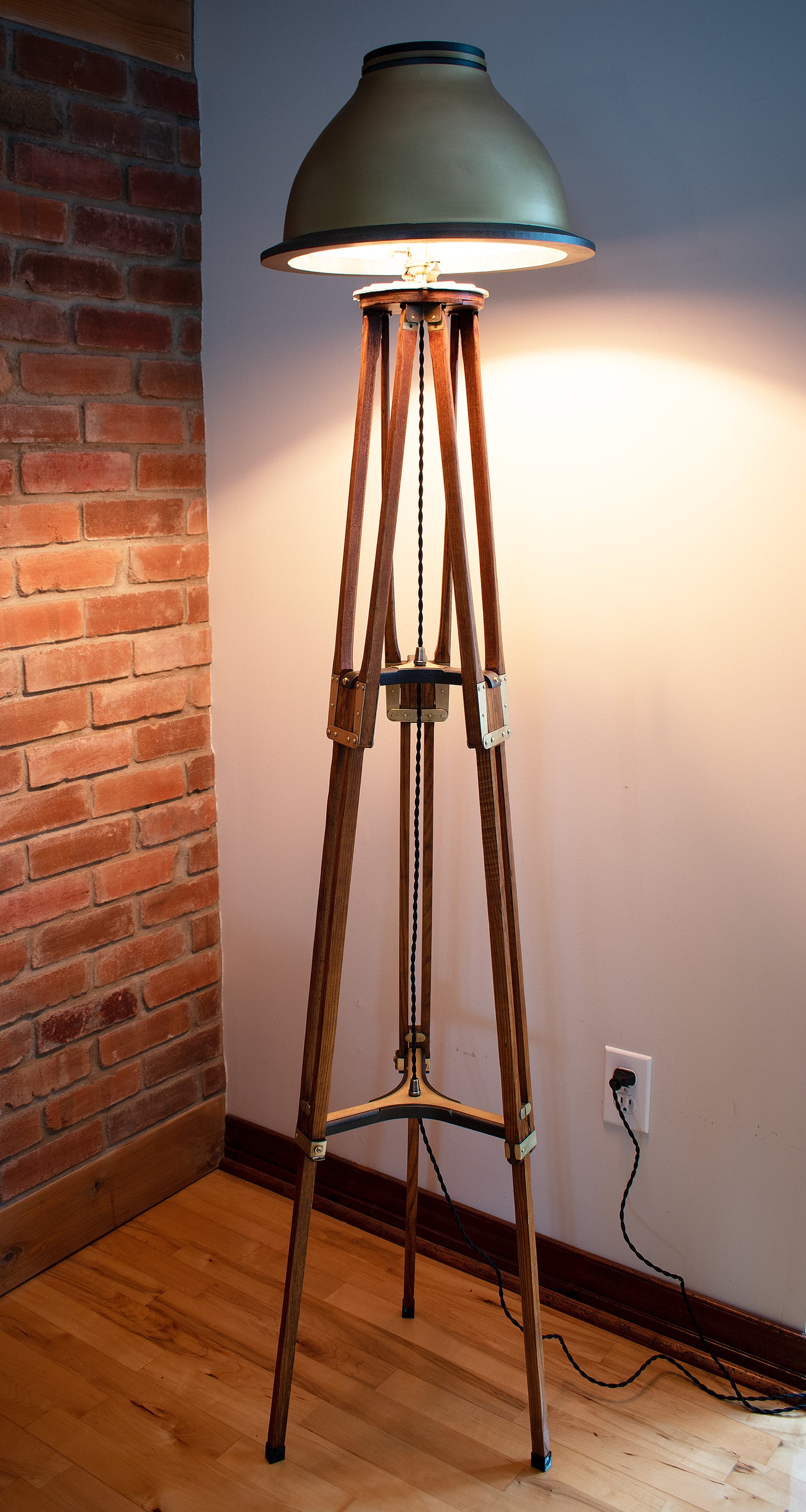 Surveyor floor lamp