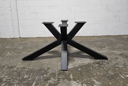 Table à diner patte Spider noir mat avec plateau en bois de manguier extensible