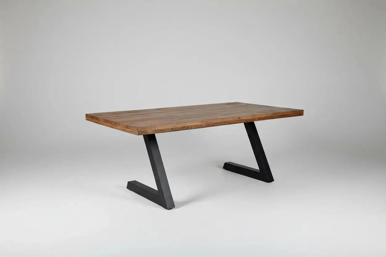 Table ou bureau en bois de manguier et patte en L acier noir Vindus Furniture
