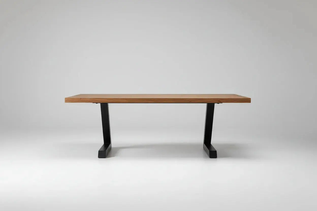 Table ou bureau en bois de manguier et patte en L acier noir Vindus Furniture