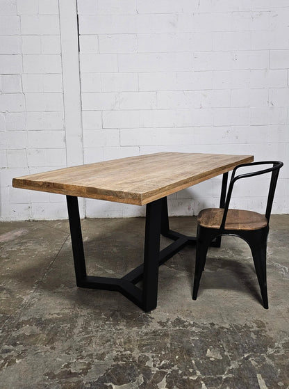 Table à dîner Mid-Century avec plateau en bois de manguier Vindus Furniture